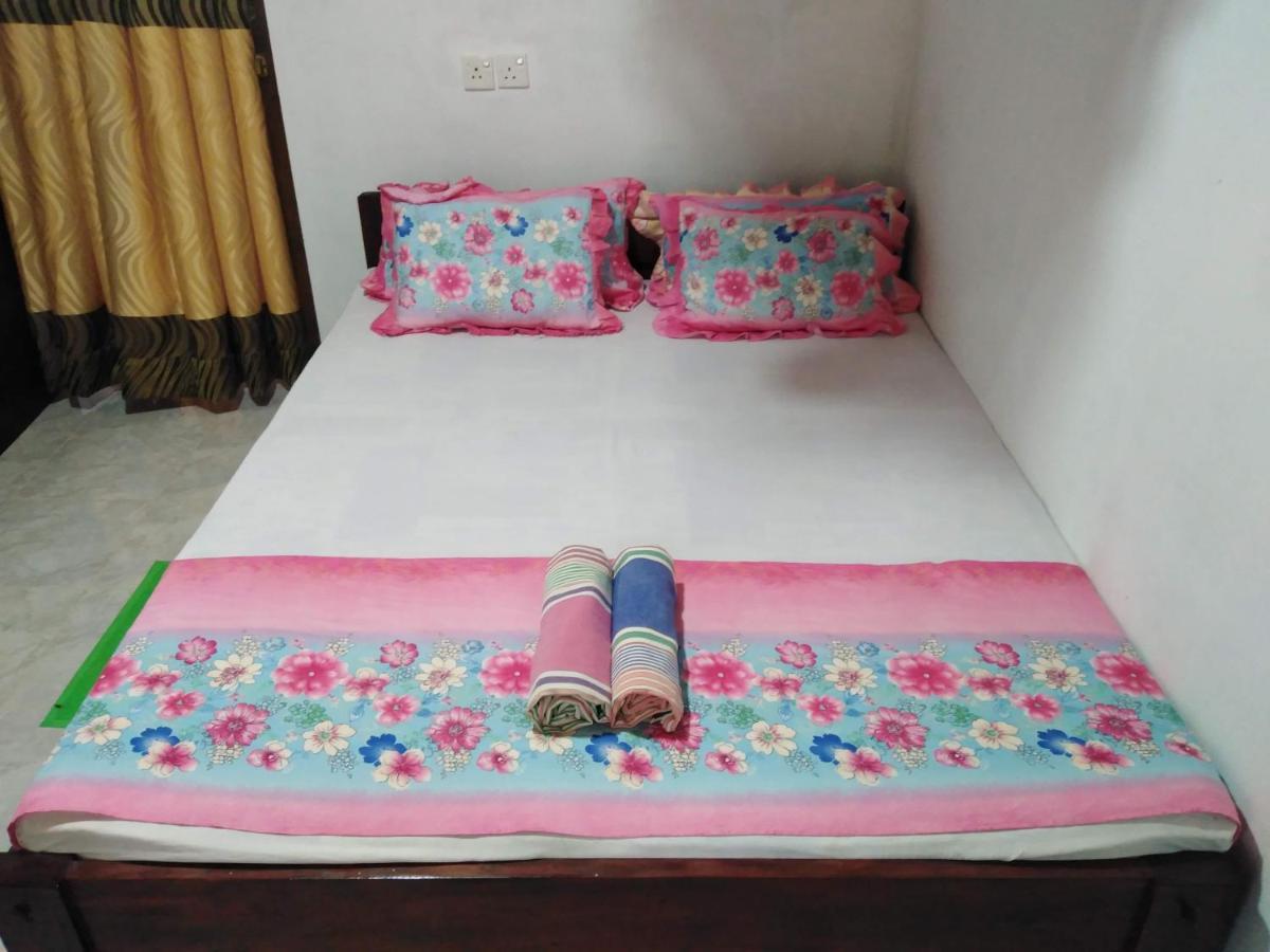 Deniyaya Guest House الغرفة الصورة